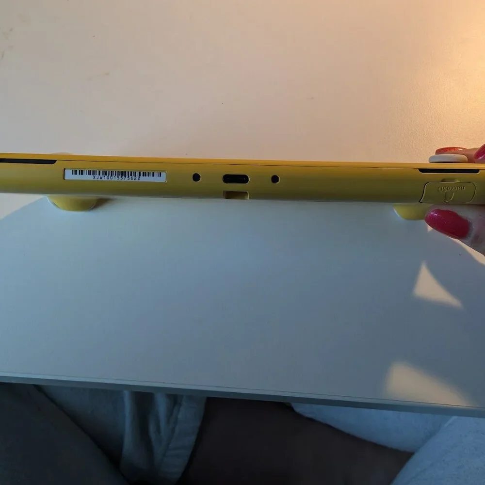 Excellent, like new condition Nintendo Switch Lite
